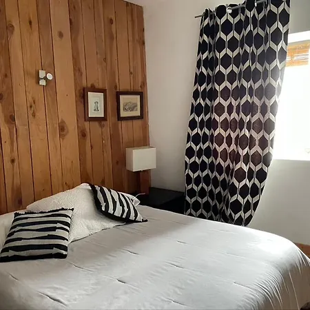 La Maison Bleue Canelle Laval-Roqueceziere