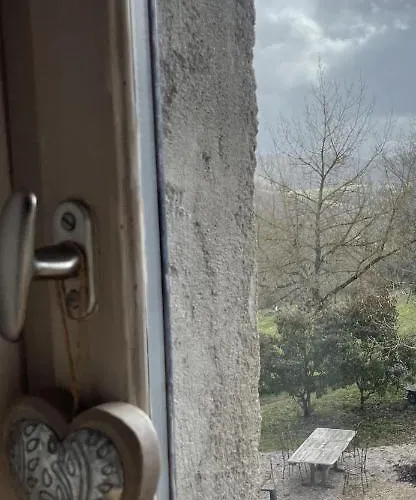 펜션 La Maison Bleue Canelle Laval-Roqueceziere