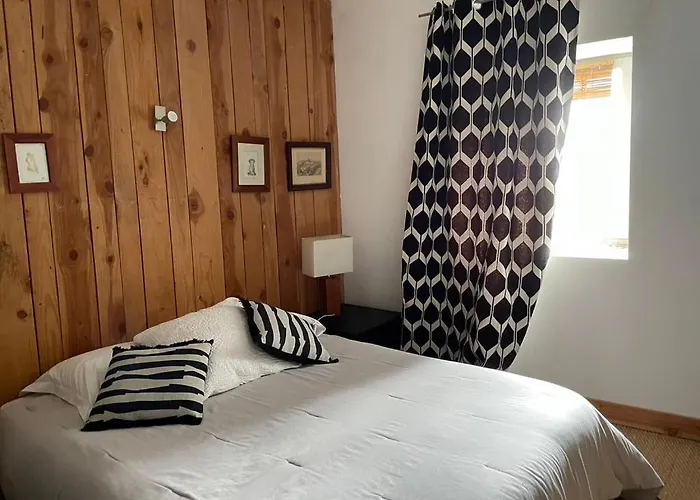 La Maison Bleue Canelle Laval-Roqueceziere